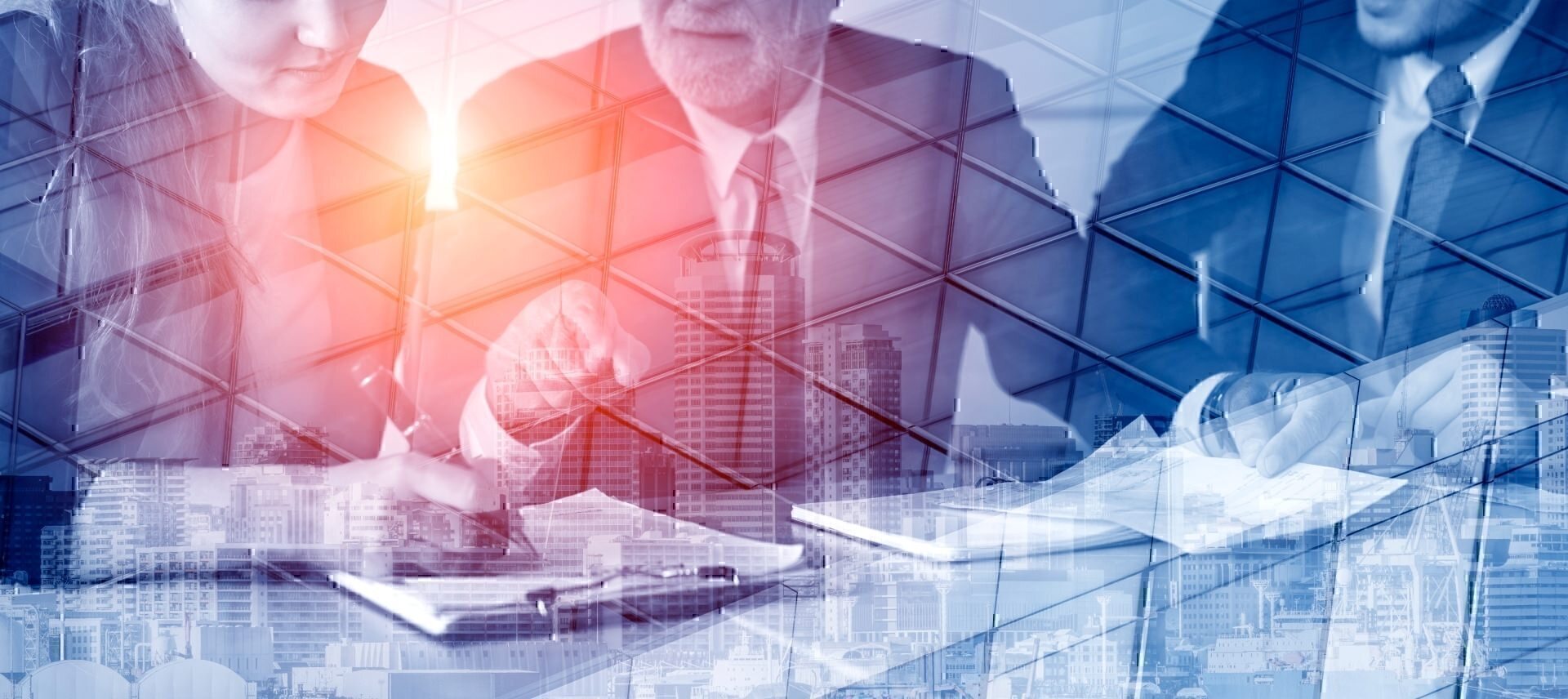 DSGVO Referenzen und Partner Business Meeting mit Menschen an Tisch