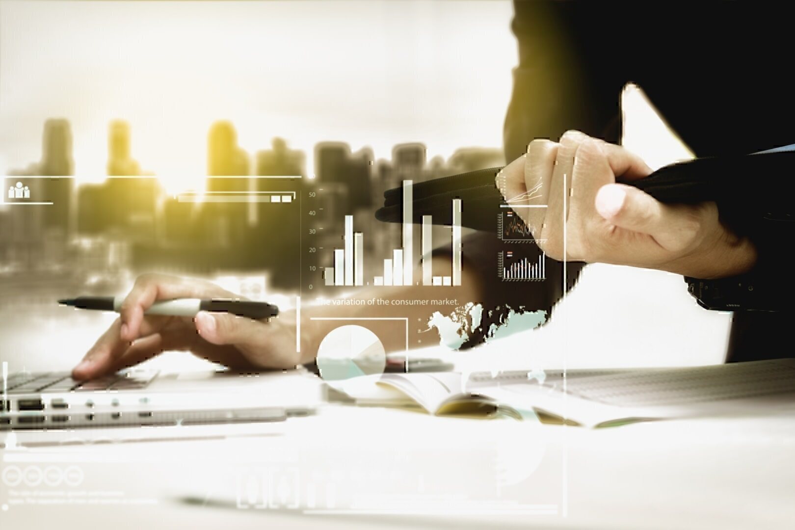 Billing BRIM Frau mit Stift und Tablet arbeitet